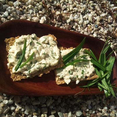 Pâte à tartiner à l’ail sauvage et aux graines de lin