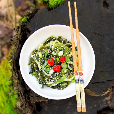 Zeewiersalade met Komkommer en Chlorella-dressing